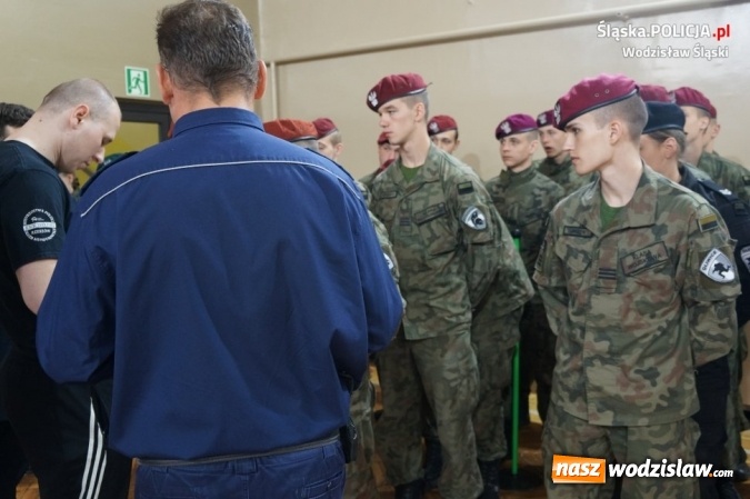 Zdjęcie w galerii na portalu naszwodzislaw.com: Konkurs klas mundurowych. Walczyli o puchar komendanta wodzisławskiej policji i dyrektora szkoły wiadomości z regionu