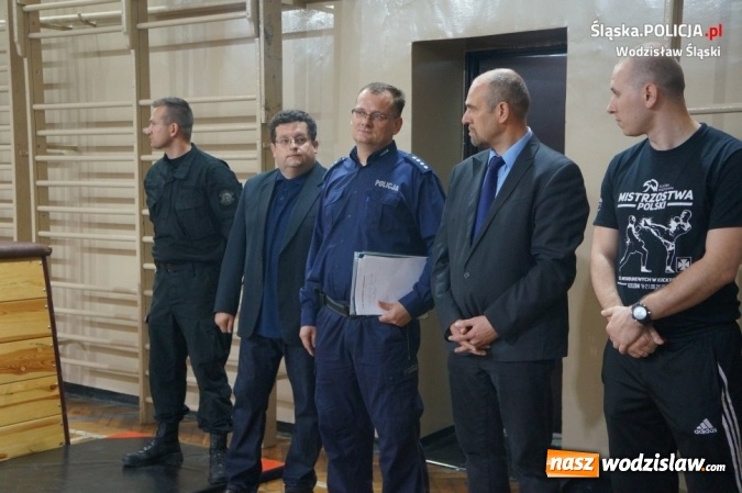 Zdjęcie w galerii na portalu naszwodzislaw.com: Konkurs klas mundurowych. Walczyli o puchar komendanta wodzisławskiej policji i dyrektora szkoły wiadomości z regionu