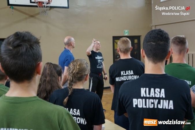 Zdjęcie w galerii na portalu naszwodzislaw.com: Konkurs klas mundurowych. Walczyli o puchar komendanta wodzisławskiej policji i dyrektora szkoły wiadomości z regionu