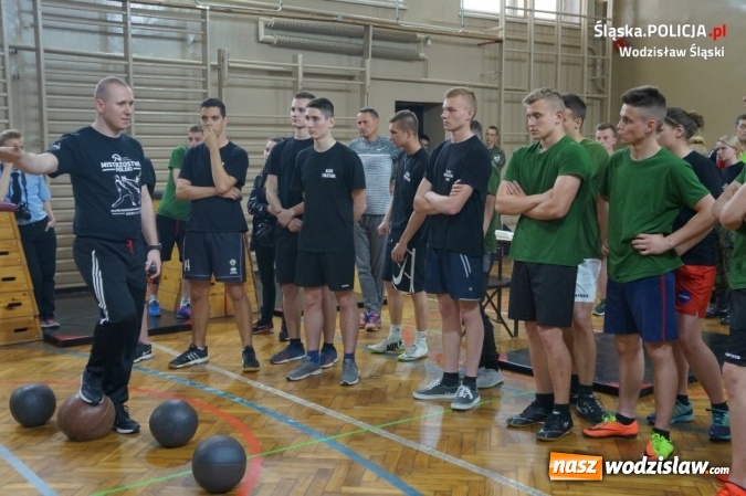 Zdjęcie w galerii na portalu naszwodzislaw.com: Konkurs klas mundurowych. Walczyli o puchar komendanta wodzisławskiej policji i dyrektora szkoły wiadomości z regionu