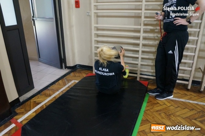 Zdjęcie w galerii na portalu naszwodzislaw.com: Konkurs klas mundurowych. Walczyli o puchar komendanta wodzisławskiej policji i dyrektora szkoły wiadomości z regionu