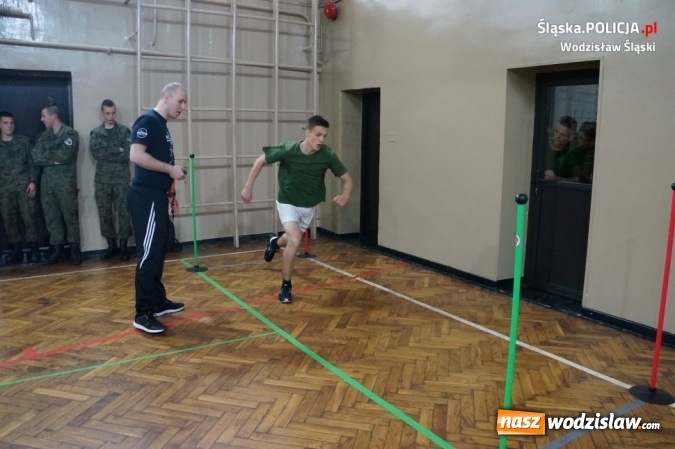 Zdjęcie w galerii na portalu naszwodzislaw.com: Konkurs klas mundurowych. Walczyli o puchar komendanta wodzisławskiej policji i dyrektora szkoły wiadomości z regionu