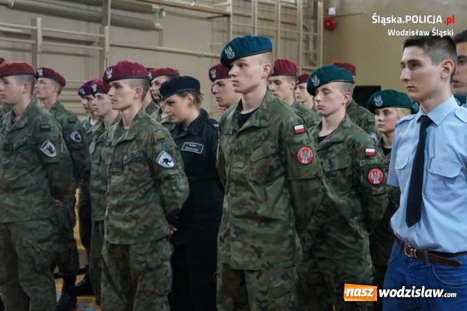 Zdjęcie w galerii na portalu naszwodzislaw.com: Konkurs klas mundurowych. Walczyli o puchar komendanta wodzisławskiej policji i dyrektora szkoły wiadomości z regionu