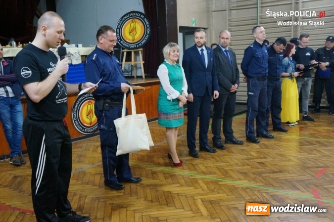 Zdjęcie w galerii na portalu naszwodzislaw.com: Konkurs klas mundurowych. Walczyli o puchar komendanta wodzisławskiej policji i dyrektora szkoły wiadomości z regionu