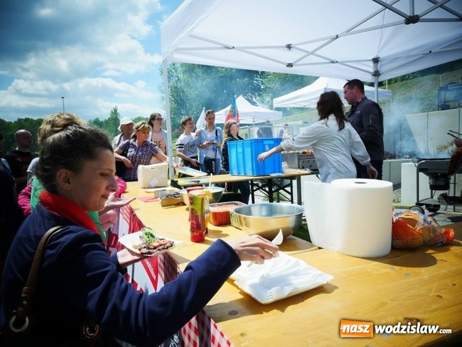 Zdjęcie w galerii na portalu naszwodzislaw.com: Gwiazda MasterChefa grillowała z prezydentem w Rodzinnym Parku Rozrywki  wiadomości z regionu