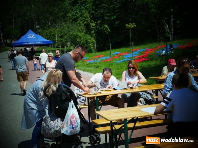 Zdjęcie w galerii na portalu naszwodzislaw.com: Gwiazda MasterChefa grillowała z prezydentem w Rodzinnym Parku Rozrywki  wiadomości z regionu