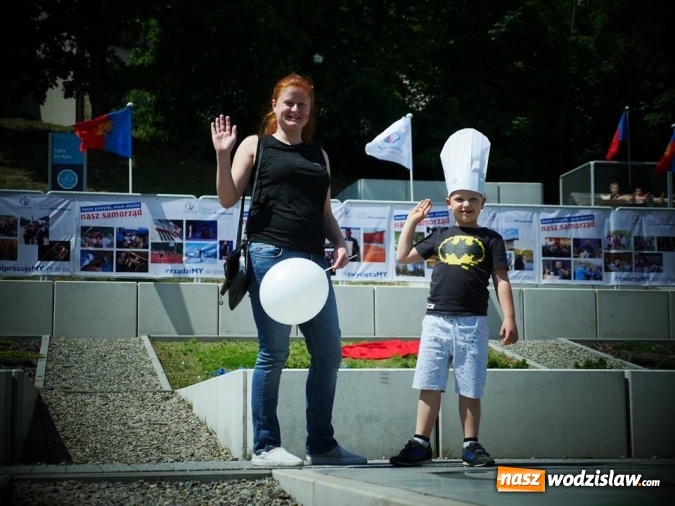 Zdjęcie w galerii na portalu naszwodzislaw.com: Gwiazda MasterChefa grillowała z prezydentem w Rodzinnym Parku Rozrywki  wiadomości z regionu