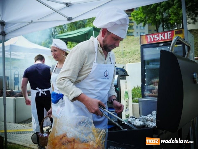 Zdjęcie w galerii na portalu naszwodzislaw.com: Gwiazda MasterChefa grillowała z prezydentem w Rodzinnym Parku Rozrywki  wiadomości z regionu