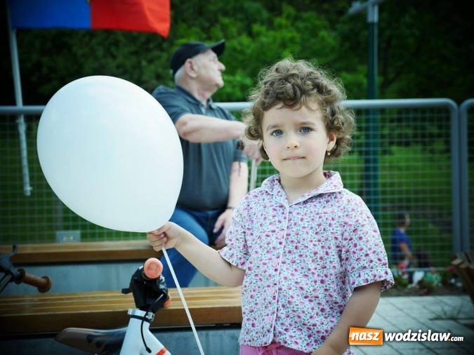 Zdjęcie w galerii na portalu naszwodzislaw.com: Gwiazda MasterChefa grillowała z prezydentem w Rodzinnym Parku Rozrywki  wiadomości z regionu