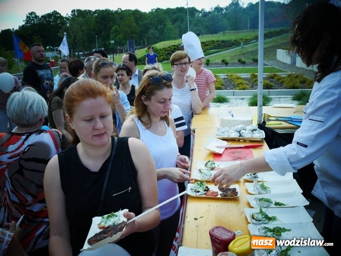Zdjęcie w galerii na portalu naszwodzislaw.com: Gwiazda MasterChefa grillowała z prezydentem w Rodzinnym Parku Rozrywki  wiadomości z regionu