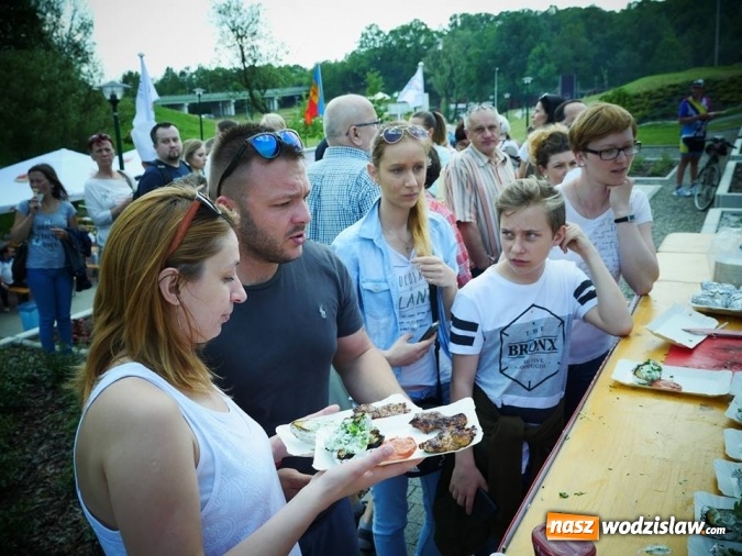 Zdjęcie w galerii na portalu naszwodzislaw.com: Gwiazda MasterChefa grillowała z prezydentem w Rodzinnym Parku Rozrywki  wiadomości z regionu
