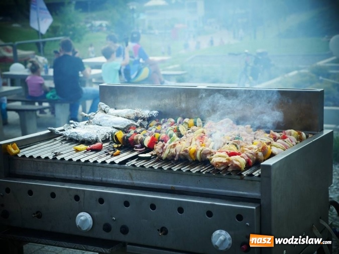 Zdjęcie w galerii na portalu naszwodzislaw.com: Gwiazda MasterChefa grillowała z prezydentem w Rodzinnym Parku Rozrywki  wiadomości z regionu