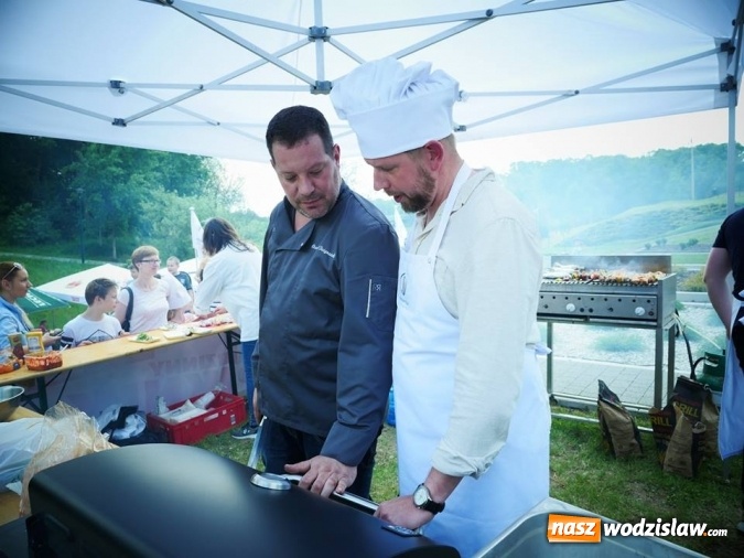 Zdjęcie w galerii na portalu naszwodzislaw.com: Gwiazda MasterChefa grillowała z prezydentem w Rodzinnym Parku Rozrywki  wiadomości z regionu