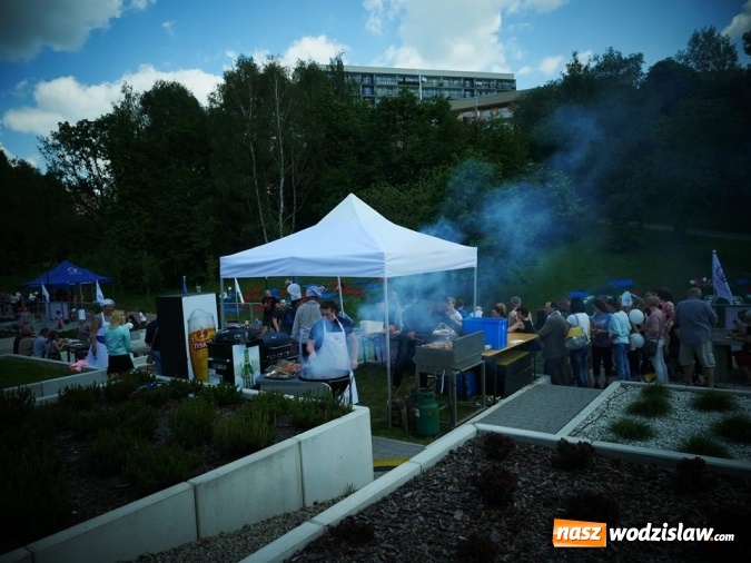 Zdjęcie w galerii na portalu naszwodzislaw.com: Gwiazda MasterChefa grillowała z prezydentem w Rodzinnym Parku Rozrywki  wiadomości z regionu