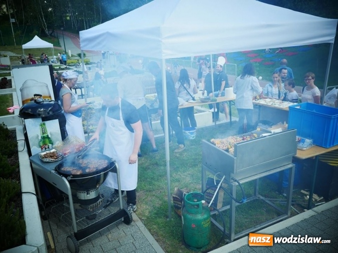 Zdjęcie w galerii na portalu naszwodzislaw.com: Gwiazda MasterChefa grillowała z prezydentem w Rodzinnym Parku Rozrywki  wiadomości z regionu