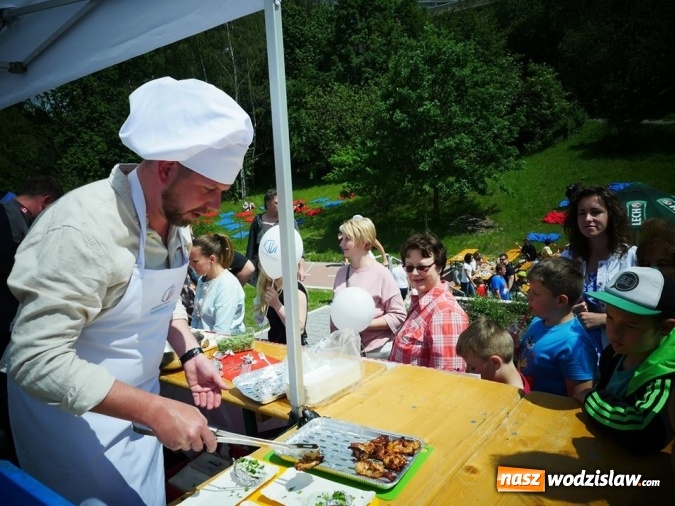 Zdjęcie w galerii na portalu naszwodzislaw.com: Gwiazda MasterChefa grillowała z prezydentem w Rodzinnym Parku Rozrywki  wiadomości z regionu