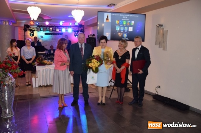 Zdjęcie w galerii na portalu naszwodzislaw.com: Po raz kolejny nagrodzono Przedsiębiorców. W tym roku Powiatowi Liderzy gościli w Rydułtowach wiadomości z regionu