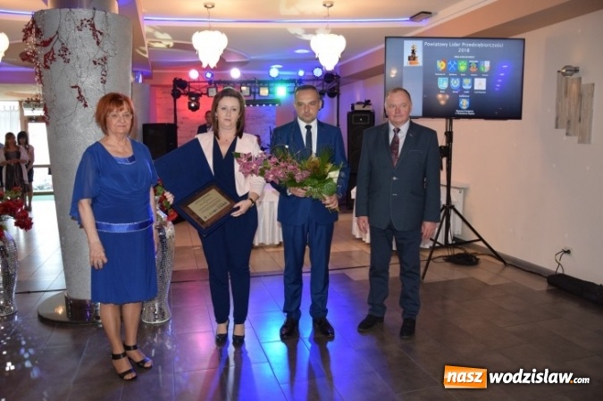 Zdjęcie w galerii na portalu naszwodzislaw.com: Po raz kolejny nagrodzono Przedsiębiorców. W tym roku Powiatowi Liderzy gościli w Rydułtowach wiadomości z regionu