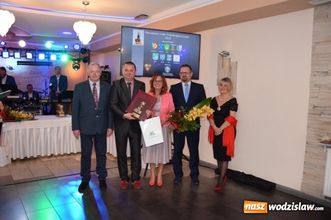Zdjęcie w galerii na portalu naszwodzislaw.com: Po raz kolejny nagrodzono Przedsiębiorców. W tym roku Powiatowi Liderzy gościli w Rydułtowach wiadomości z regionu