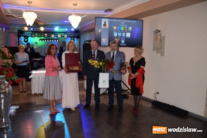 Zdjęcie w galerii na portalu naszwodzislaw.com: Po raz kolejny nagrodzono Przedsiębiorców. W tym roku Powiatowi Liderzy gościli w Rydułtowach wiadomości z regionu