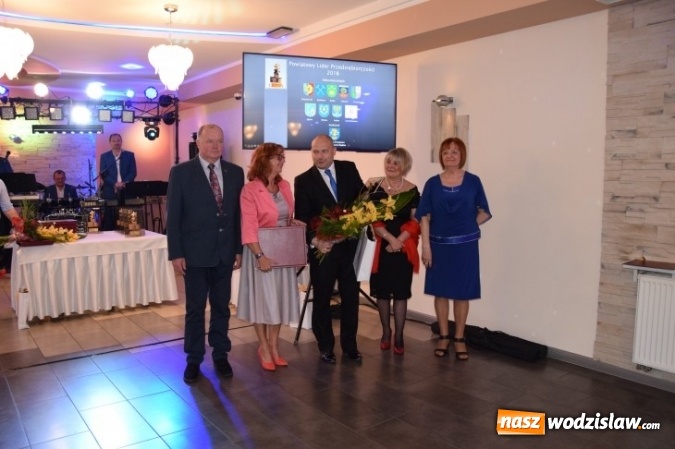 Zdjęcie w galerii na portalu naszwodzislaw.com: Po raz kolejny nagrodzono Przedsiębiorców. W tym roku Powiatowi Liderzy gościli w Rydułtowach wiadomości z regionu