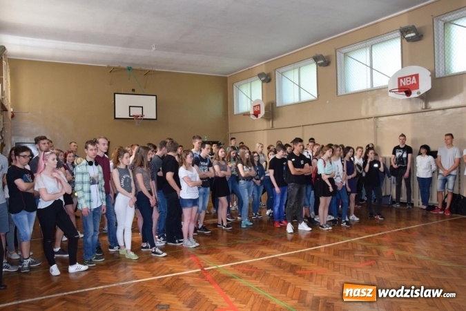 Zdjęcie w galerii na portalu naszwodzislaw.com: Dostali wielki monitor za najciekawszy pomysł wiadomości z regionu