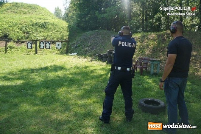 Zdjęcie w galerii na portalu naszwodzislaw.com: Trening strzelecki wodzisławskich policjant&oacute;w wiadomości z regionu