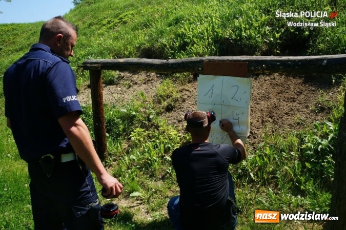Zdjęcie w galerii na portalu naszwodzislaw.com: Trening strzelecki wodzisławskich policjant&oacute;w wiadomości z regionu