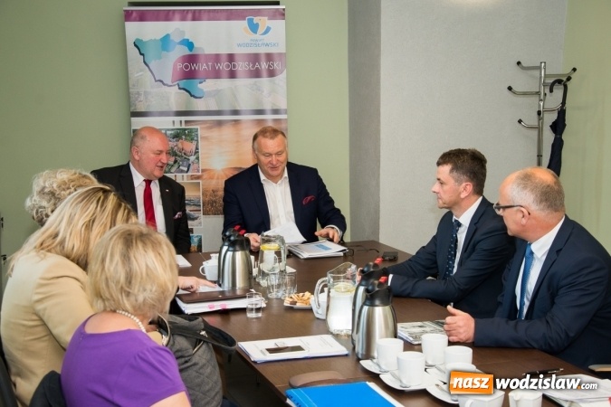 Zdjęcie w galerii na portalu naszwodzislaw.com: Z wicewojewodą o sprawach powiatu wiadomości z regionu