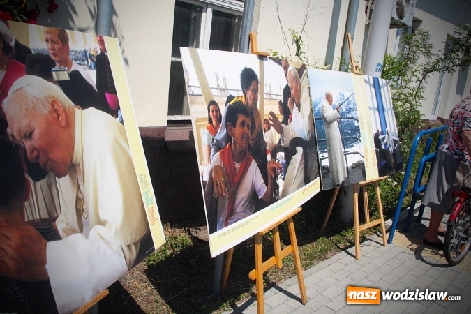 Zdjęcie w galerii na portalu naszwodzislaw.com: Pociąg papieski w Olzie. Tłumy wiernych. FOTORELACJA wiadomości z regionu