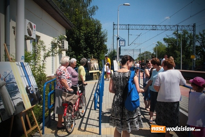 Zdjęcie w galerii na portalu naszwodzislaw.com: Pociąg papieski w Olzie. Tłumy wiernych. FOTORELACJA wiadomości z regionu
