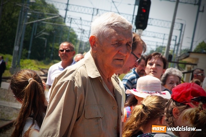 Zdjęcie w galerii na portalu naszwodzislaw.com: Pociąg papieski w Olzie. Tłumy wiernych. FOTORELACJA wiadomości z regionu