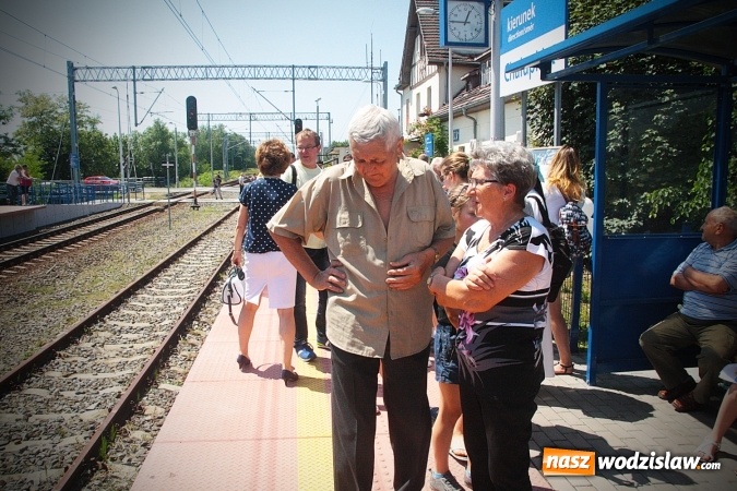 Zdjęcie w galerii na portalu naszwodzislaw.com: Pociąg papieski w Olzie. Tłumy wiernych. FOTORELACJA wiadomości z regionu