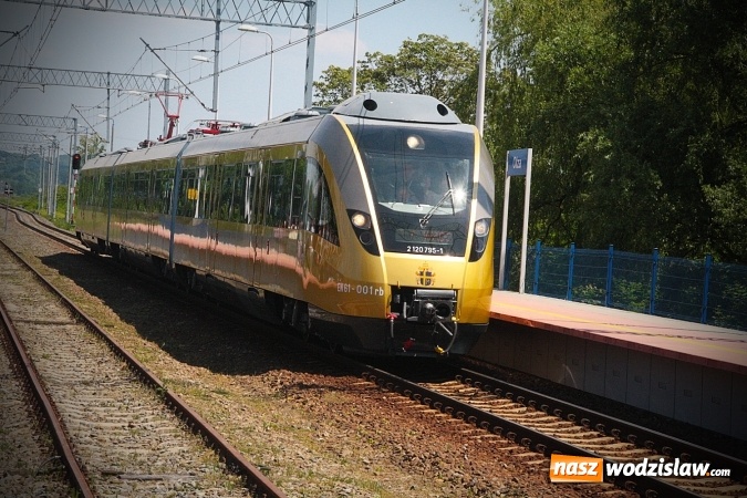 Zdjęcie w galerii na portalu naszwodzislaw.com: Pociąg papieski w Olzie. Tłumy wiernych. FOTORELACJA wiadomości z regionu