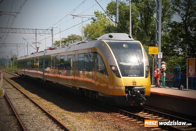 Zdjęcie w galerii na portalu naszwodzislaw.com: Pociąg papieski w Olzie. Tłumy wiernych. FOTORELACJA wiadomości z regionu