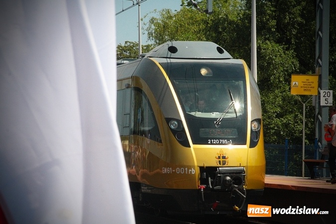 Zdjęcie w galerii na portalu naszwodzislaw.com: Pociąg papieski w Olzie. Tłumy wiernych. FOTORELACJA wiadomości z regionu