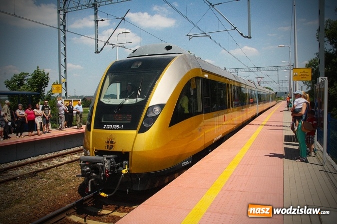 Zdjęcie w galerii na portalu naszwodzislaw.com: Pociąg papieski w Olzie. Tłumy wiernych. FOTORELACJA wiadomości z regionu