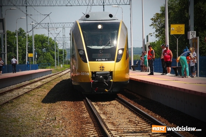 Zdjęcie w galerii na portalu naszwodzislaw.com: Pociąg papieski w Olzie. Tłumy wiernych. FOTORELACJA wiadomości z regionu