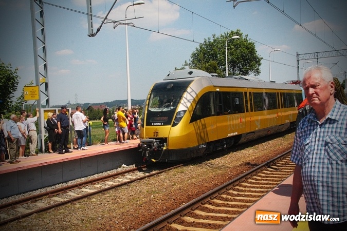 Zdjęcie w galerii na portalu naszwodzislaw.com: Pociąg papieski w Olzie. Tłumy wiernych. FOTORELACJA wiadomości z regionu