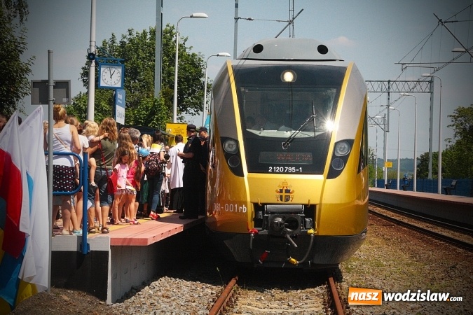 Zdjęcie w galerii na portalu naszwodzislaw.com: Pociąg papieski w Olzie. Tłumy wiernych. FOTORELACJA wiadomości z regionu