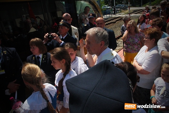 Zdjęcie w galerii na portalu naszwodzislaw.com: Pociąg papieski w Olzie. Tłumy wiernych. FOTORELACJA wiadomości z regionu
