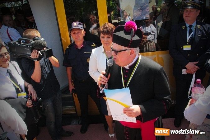 Zdjęcie w galerii na portalu naszwodzislaw.com: Pociąg papieski w Olzie. Tłumy wiernych. FOTORELACJA wiadomości z regionu