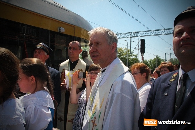 Zdjęcie w galerii na portalu naszwodzislaw.com: Pociąg papieski w Olzie. Tłumy wiernych. FOTORELACJA wiadomości z regionu