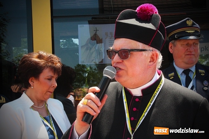 Zdjęcie w galerii na portalu naszwodzislaw.com: Pociąg papieski w Olzie. Tłumy wiernych. FOTORELACJA wiadomości z regionu