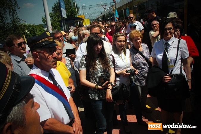 Zdjęcie w galerii na portalu naszwodzislaw.com: Pociąg papieski w Olzie. Tłumy wiernych. FOTORELACJA wiadomości z regionu