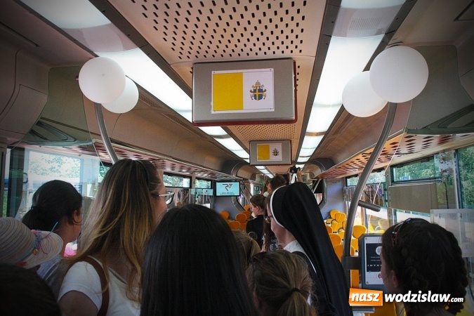 Zdjęcie w galerii na portalu naszwodzislaw.com: Pociąg papieski w Olzie. Tłumy wiernych. FOTORELACJA wiadomości z regionu