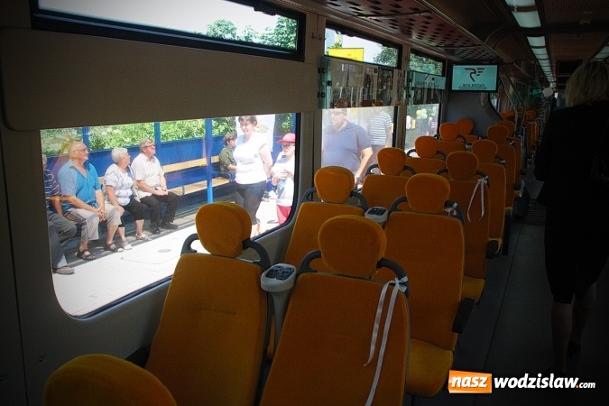 Zdjęcie w galerii na portalu naszwodzislaw.com: Pociąg papieski w Olzie. Tłumy wiernych. FOTORELACJA wiadomości z regionu