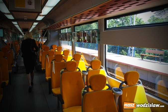 Zdjęcie w galerii na portalu naszwodzislaw.com: Pociąg papieski w Olzie. Tłumy wiernych. FOTORELACJA wiadomości z regionu