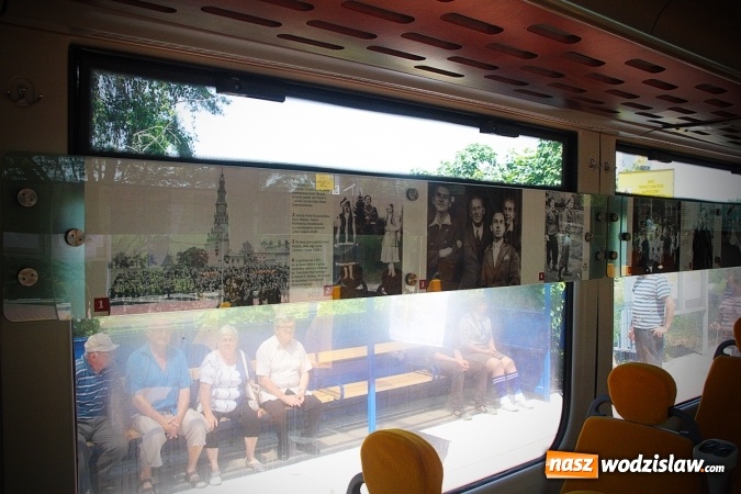 Zdjęcie w galerii na portalu naszwodzislaw.com: Pociąg papieski w Olzie. Tłumy wiernych. FOTORELACJA wiadomości z regionu