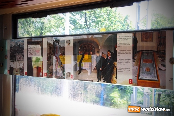 Zdjęcie w galerii na portalu naszwodzislaw.com: Pociąg papieski w Olzie. Tłumy wiernych. FOTORELACJA wiadomości z regionu